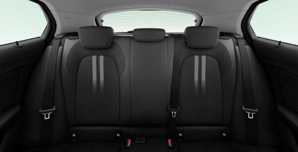 BMW 118d trasera interior | Avanti Renting