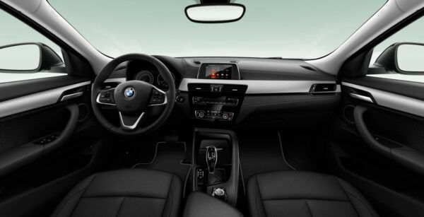 BMW X2 sDrive18d Interior delantera | Avanti Renting