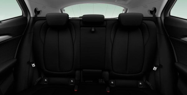 BMW X2 sDrive18d Interior trasera | Avanti Renting