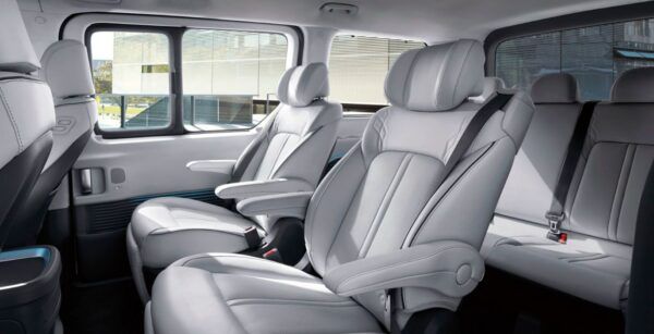 Hyundai Staria 2.2CRDi 177CV AT Maxx 9p interior trasera | Avanti Renting