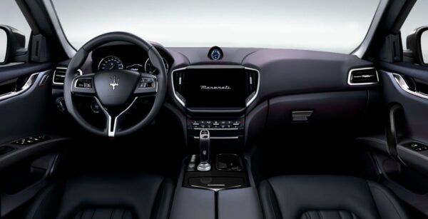 Maserati Ghibli Interior | Avanti Renting