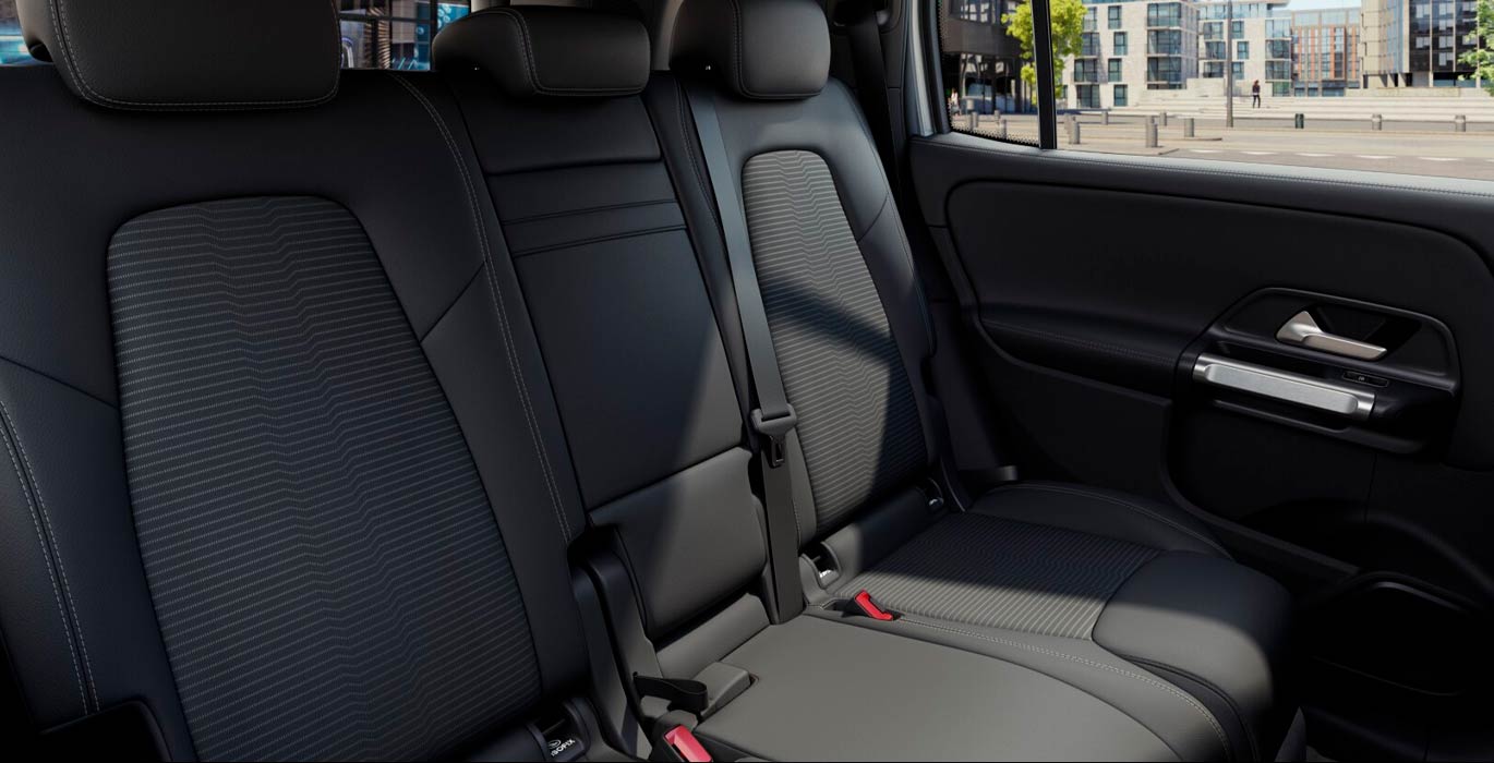 MERCEDES EQB 250 5 Mercedes Benz EQB 250 Interior Trasera | Avanti Renting