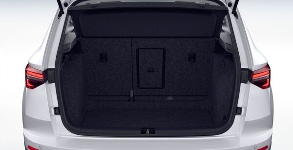 SKODA Karoq Ambition Facelift 2.0 TDI interior trasera | Avanti Renting