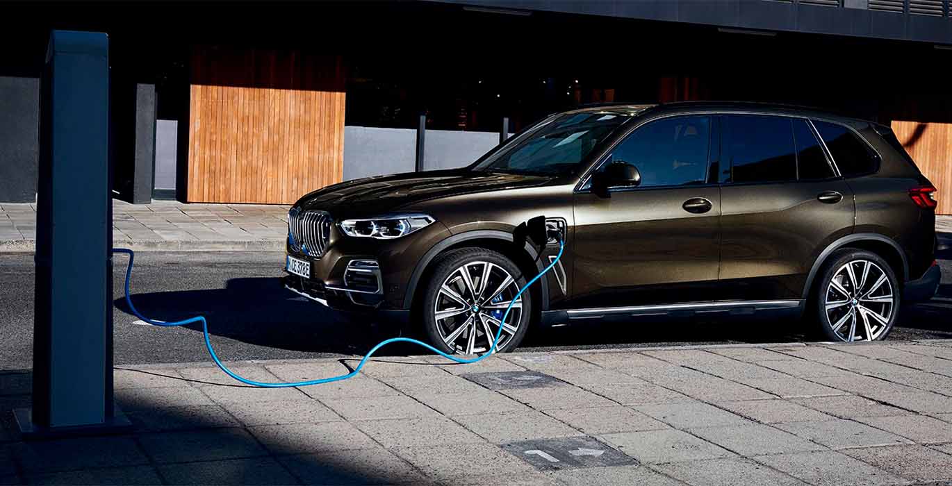 BMW X5 Xdrive45e 4 BMW X5 Xdrive45e exterior 1 | Avanti Renting