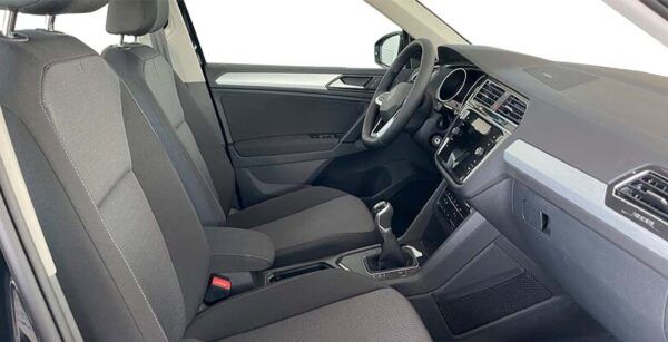 VOLKSWAGEN Tiguan 1.5 TSI interior perfil | Avanti Renting