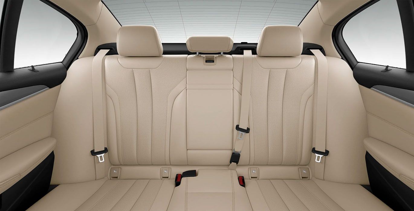 BMW Serie 5 520d 5 BMW Serie 5 520d interior trasera | Avanti Renting