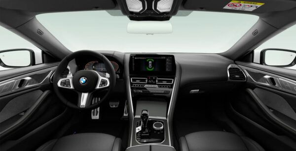 BMW Serie 8 840d xDrive M Sport interior delantera | Avanti Renting