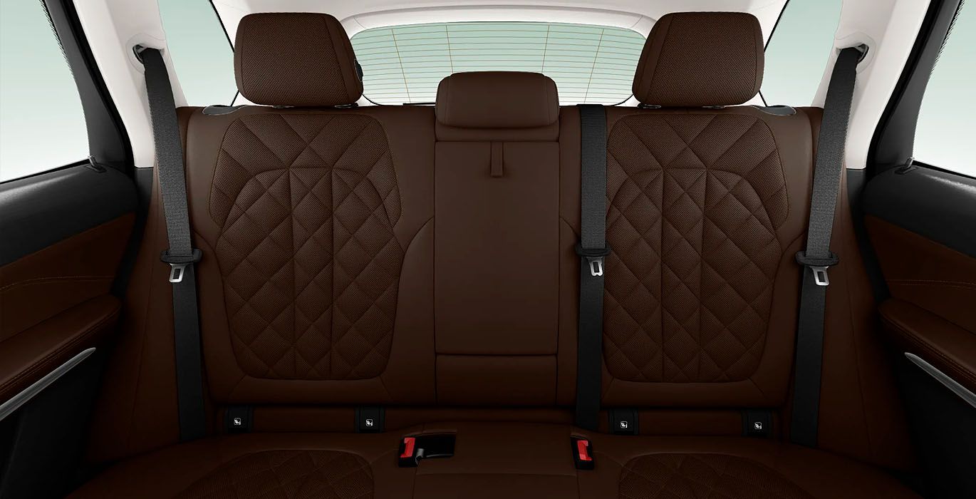 BMW X5 xDrive25d 5 BMW X5 xDrive25d interior trasera | Avanti Renting