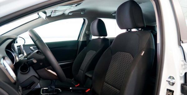 KIA Ceed 1.0 T GDi Concept 100CV interior perfil | Avanti Renting