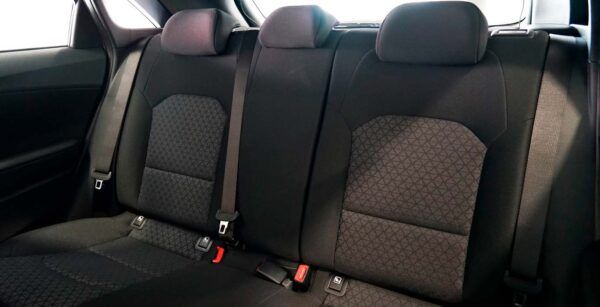 KIA Ceed 1.0 T GDi Concept 100CV interior trasera | Avanti Renting