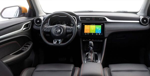 MG ZS Comfort 1.5 VTI tech interior delantera | Avanti Renting