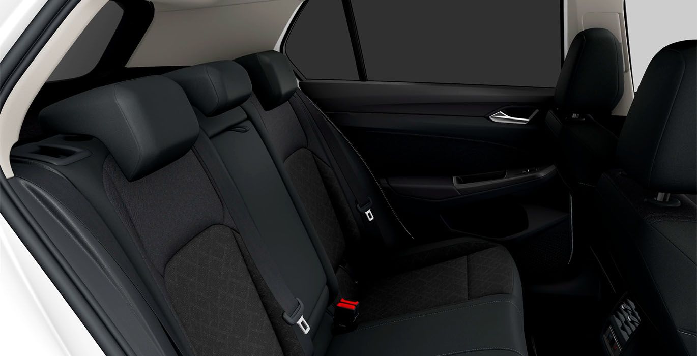 Volkswagen Golf Life 1.0 TSI (110cv) 5 Volkswagen Golf Life 2.0 Tdi 115cv interior trasera | Avanti Renting