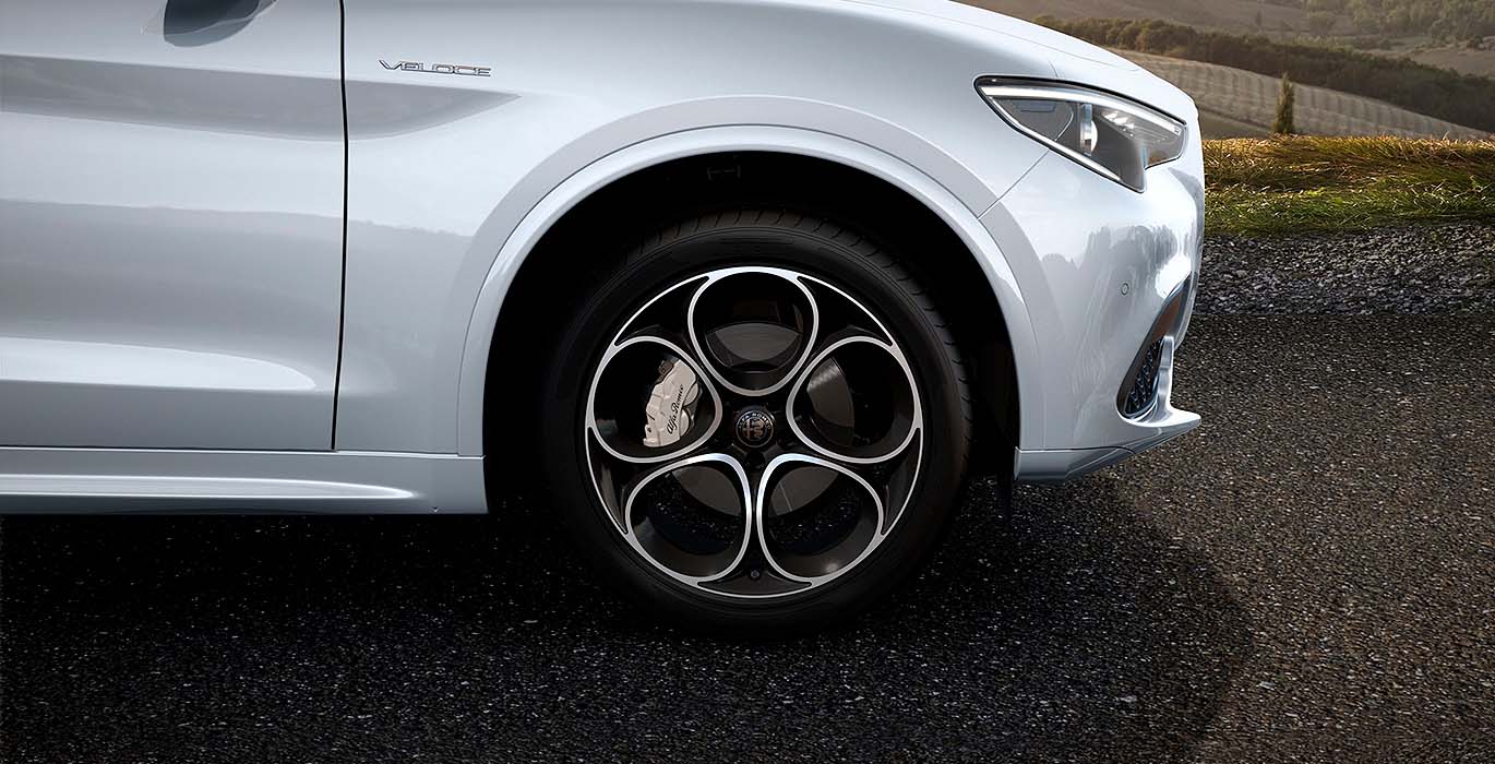 ALFA ROMEO Stelvio Veloce 2.2 Diésel 3 ALFA ROMEO Stelvio Veloce 2.2 Diesel exterior detalle | Avanti Renting