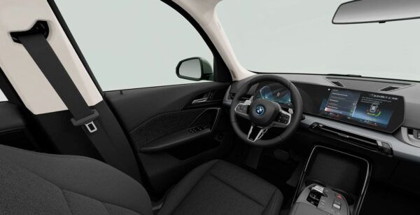 BMW X1 xDrive 25e interior delantera | Avanti Renting