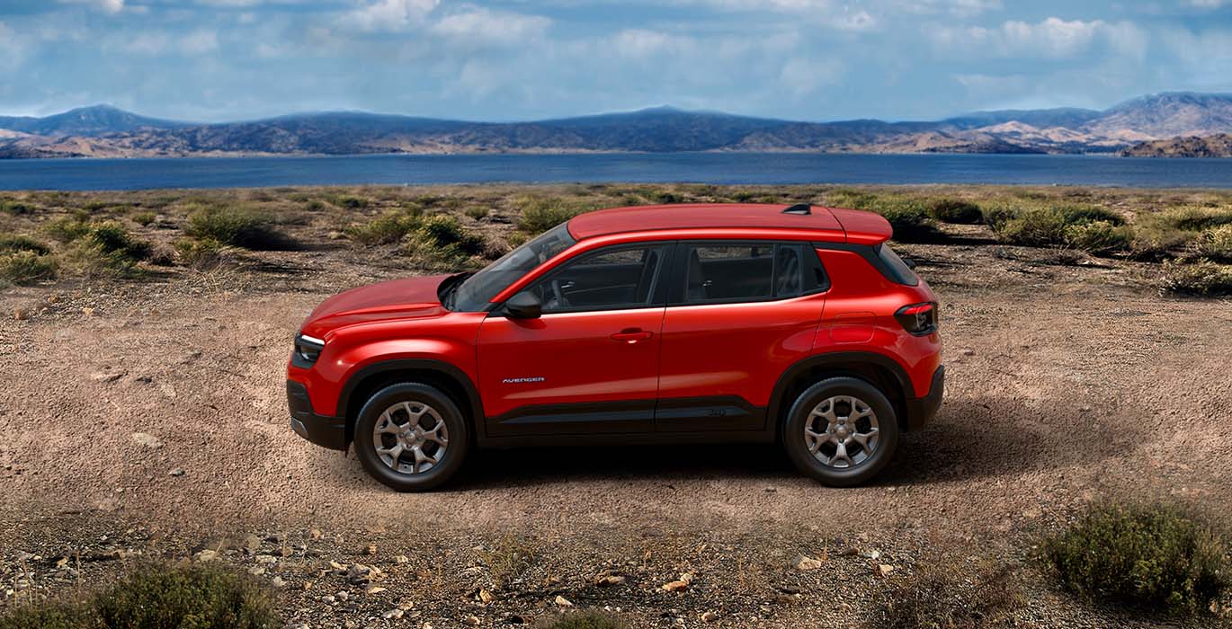 JEEP Avenger BEV Longitude 1 JEEP Avenger BEV Longitude exterior perfil | Avanti Renting