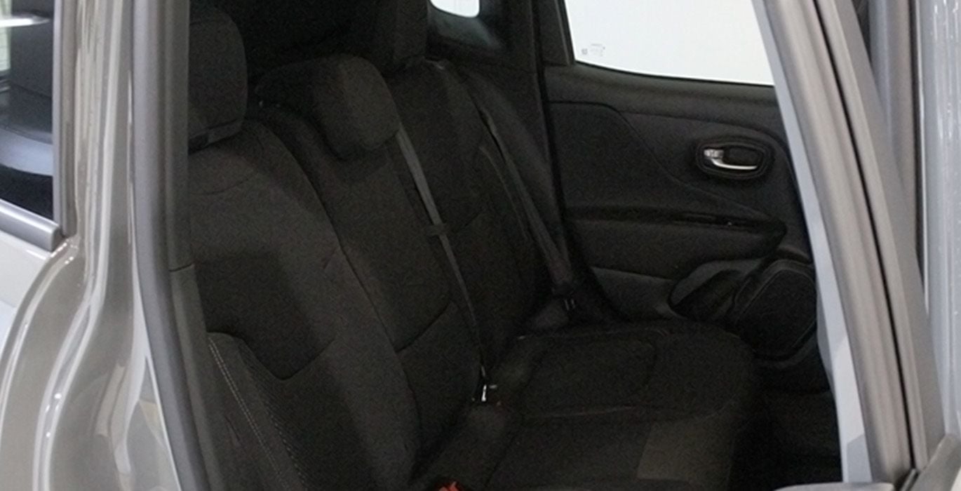 Jeep Renegade S 4XE 5 Jeep Renegade S 4XE interior trasera | Avanti Renting
