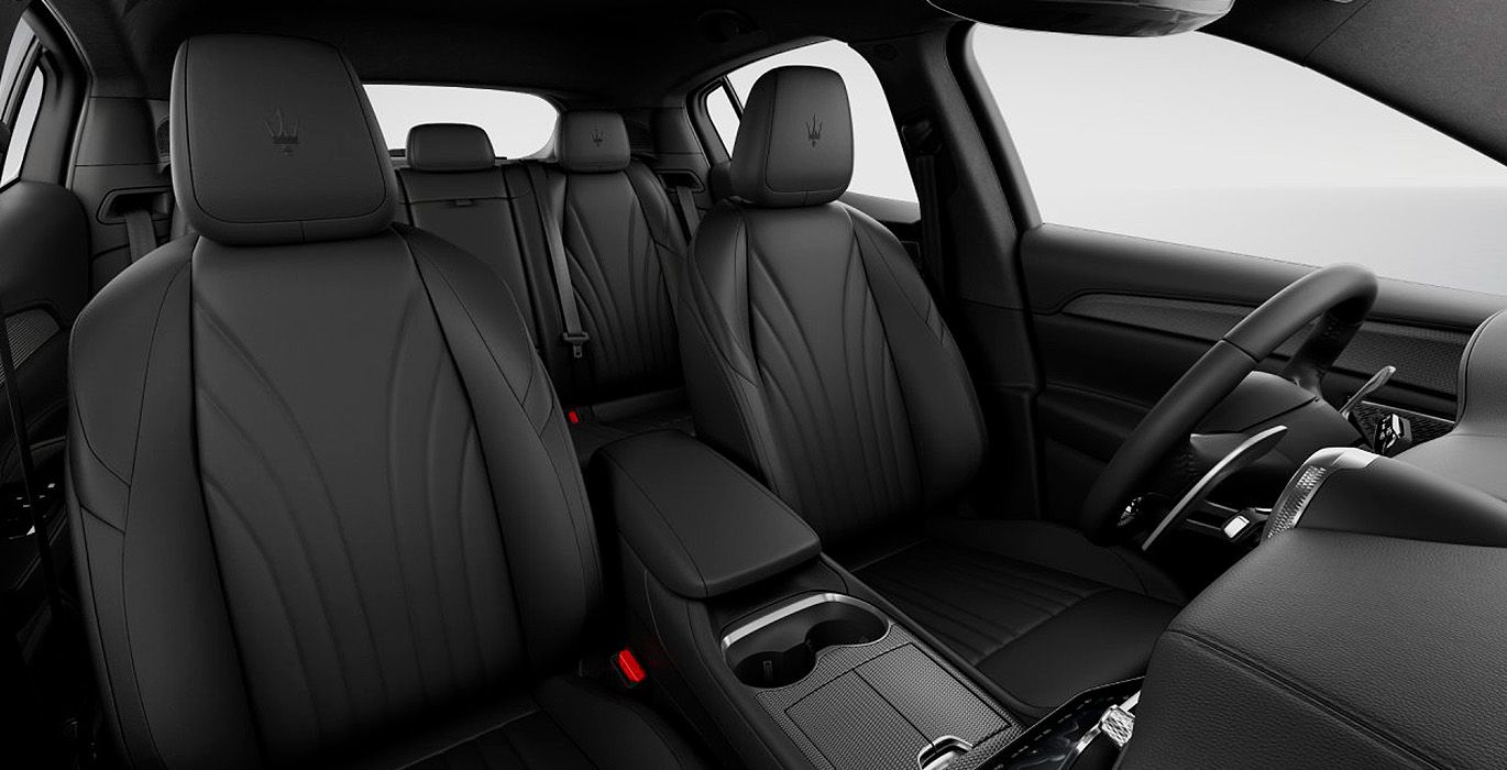 MASERATI GRECALE GT L4 MHEV 300CV AWDAUTOMATICO interior trasera | Avanti Renting