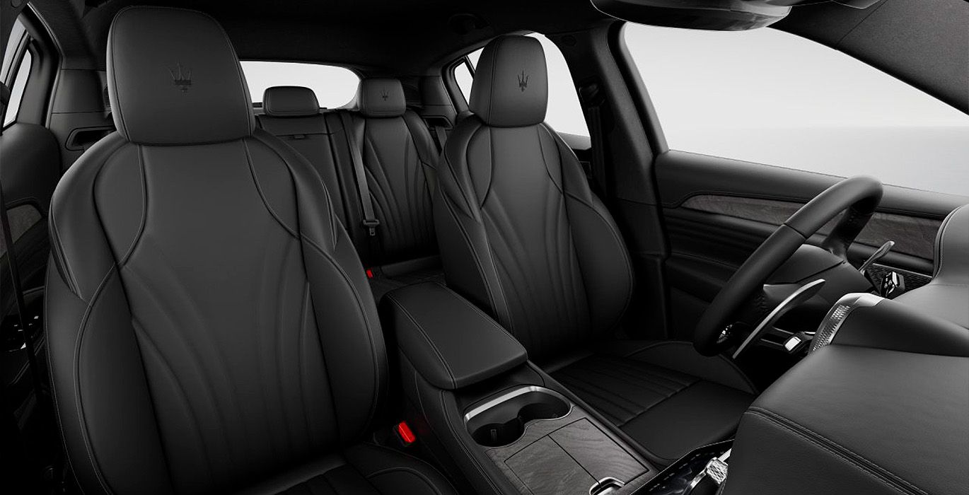 MASERATI Grecale Modena 5 MASERATI Grecale Modena interior trasera | Avanti Renting