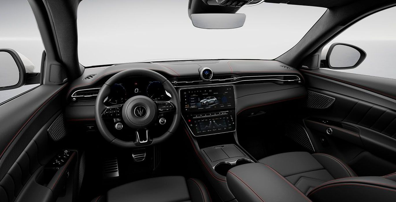 MASERATI Grecale Trofeo 3 MASERATI Grecale Trofeo interior delantera | Avanti Renting