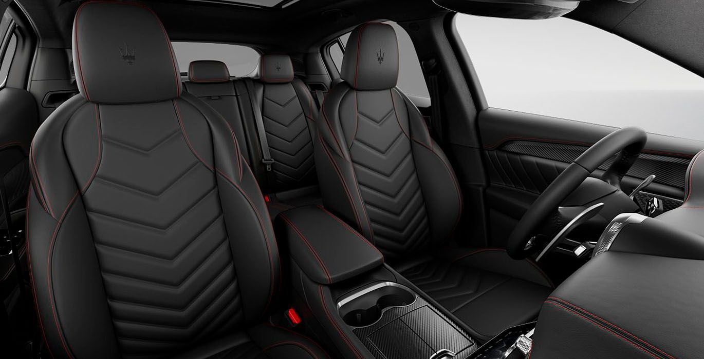 MASERATI Grecale Trofeo 4 MASERATI Grecale Trofeo interior trasera | Avanti Renting
