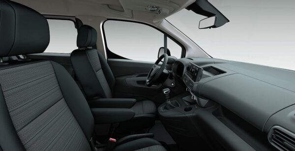 Opel Combo Life 1.5 TD Edition Plus interior perfil | Avanti Renting