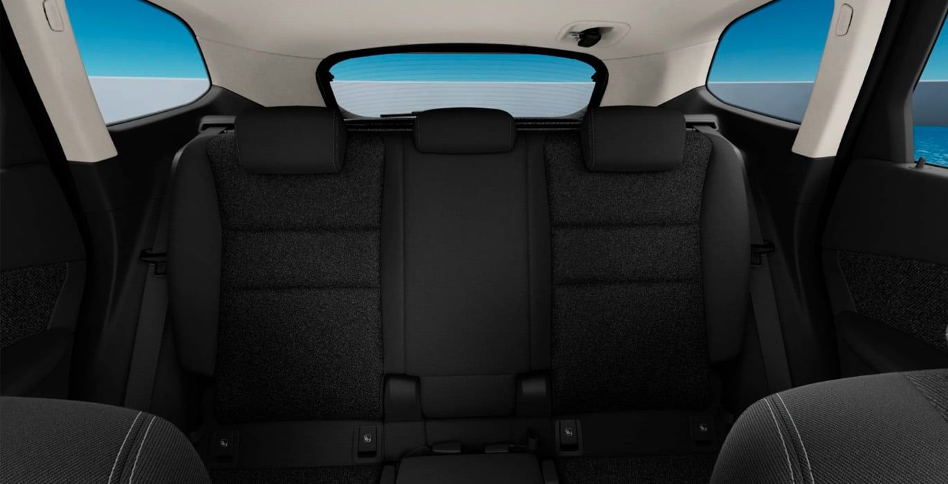BMW X1 sDrive 18d 5 BMW X1 sDrive 18d interior trasera | Avanti Renting