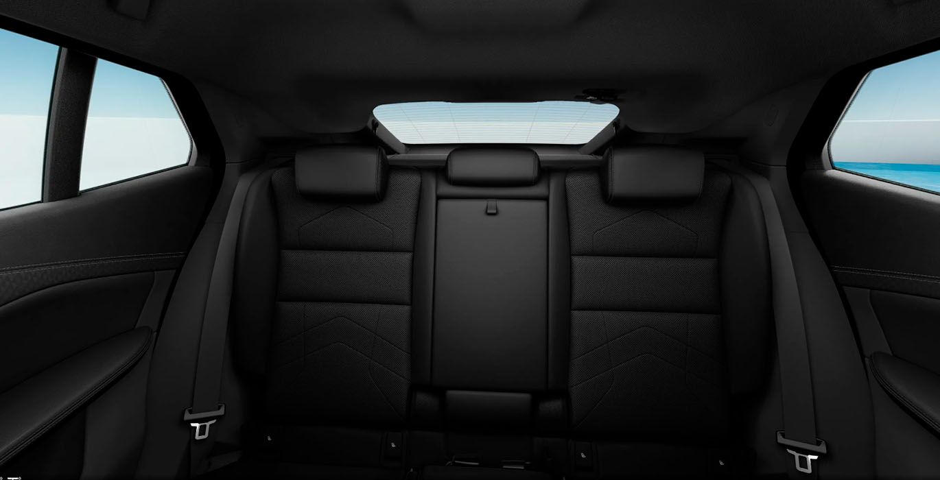 BMW X2 sDrive18d DCT nuevo interior trasera | Avanti Renting
