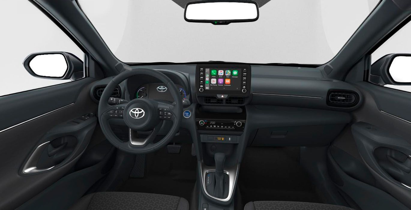 TOYOTA Yaris Cross 120H Active Tech interior delantera | Avanti Renting