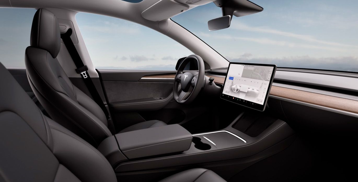 Tesla Model Y interior perfil | Avanti Renting