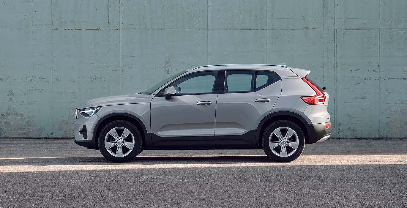 VOLVO XC40 2.0 B3 G Core Auto exterior perfil | Avanti Renting