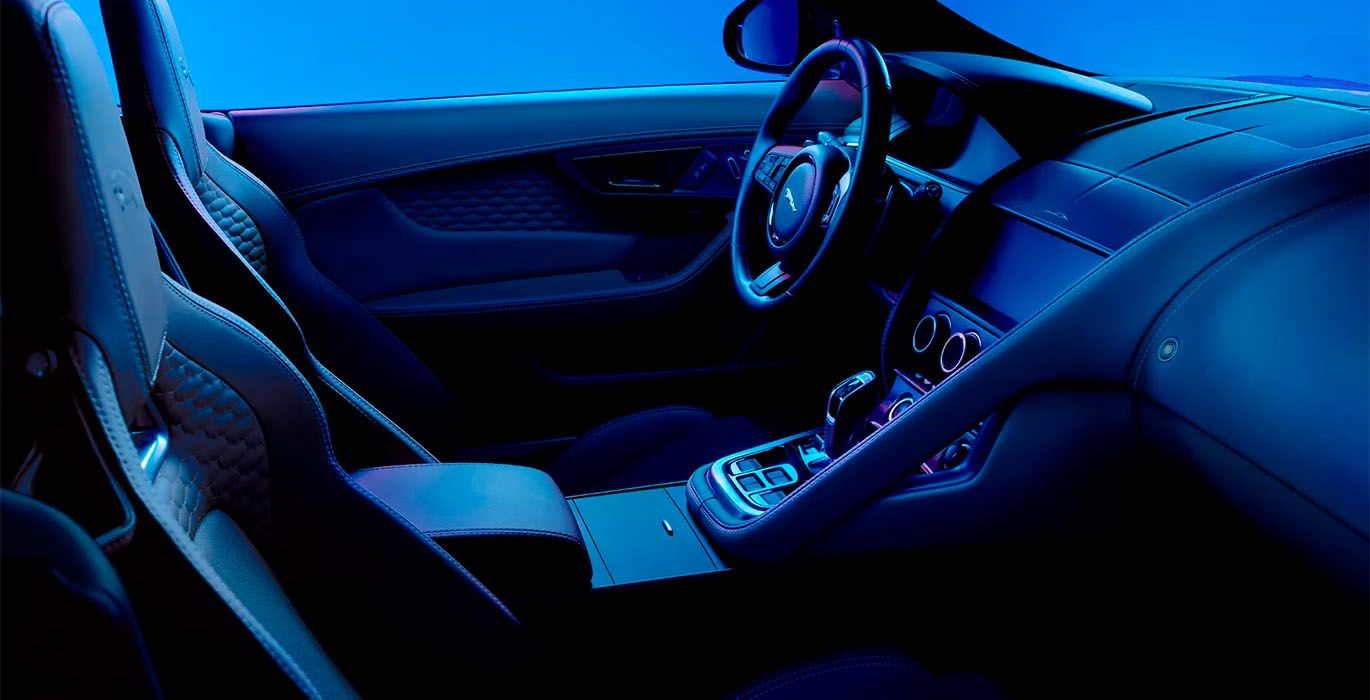Jaguar F Type 2.0 I4 RWD R Dynamic interior delantera | Avanti Renting