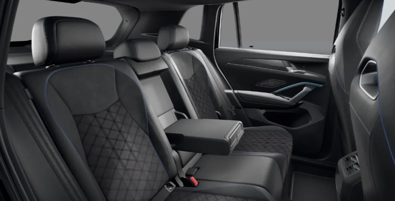 Tiguan R-Line 1.5 eTSI 110 kW (150 CV) Automático DSG 5 Tiguan R Line 1.5 eTSI 110 kW 150 CV Automatico DSG interiro trasera 1 | Avanti Renting