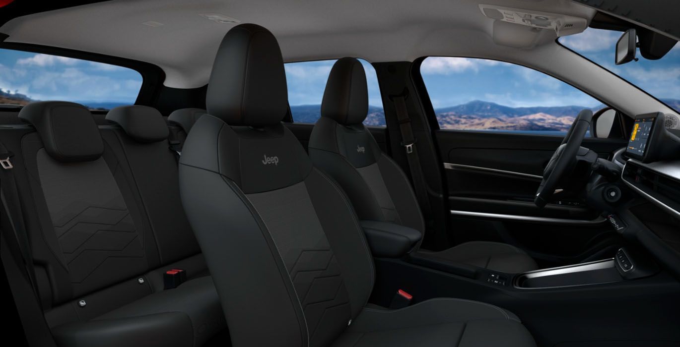 JEEP AVENGER E-HYBRID ALTITUDE 5 JEEP AVENGER MHEV 1.2 ALTITUDE 100CV interior trasera | Avanti Renting