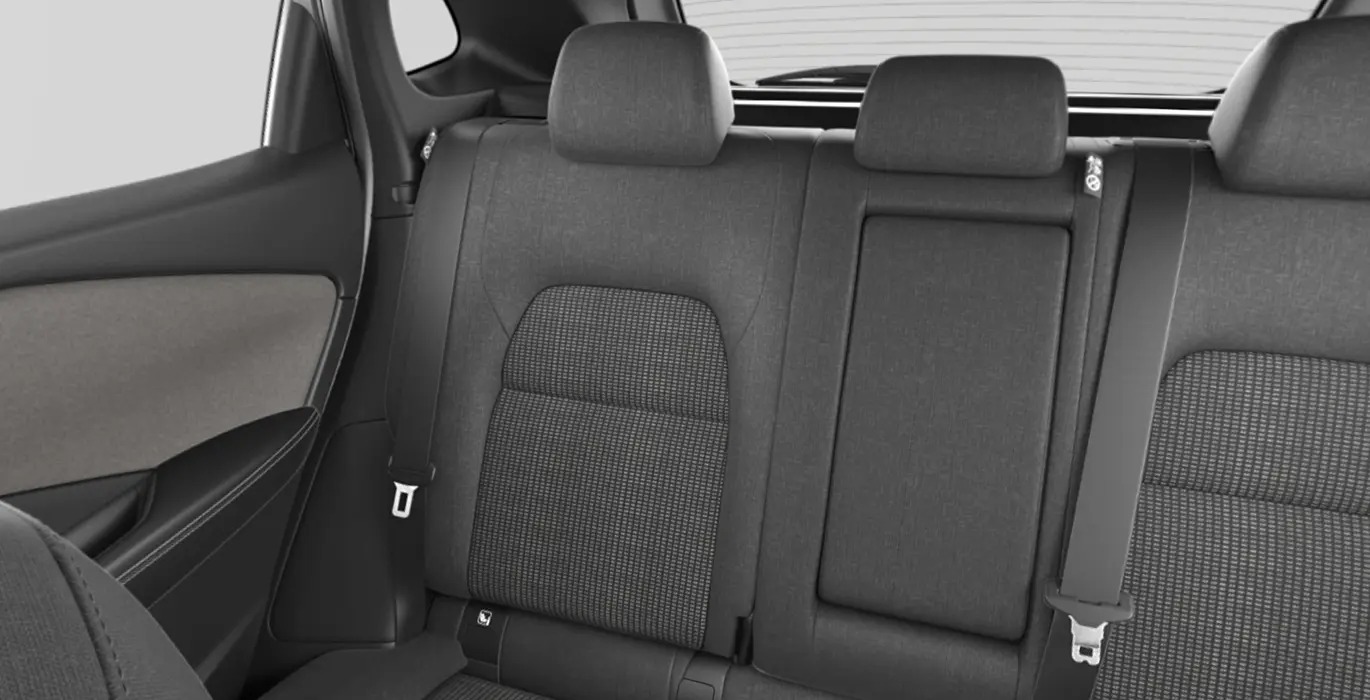 Nissan Qashqai DIG-T E6E 103kW (140CV) MHEV Acenta 5 Nissan Qashqai DIG T E6E 103kW 140CV MHEV Acenta interior trasera | Avanti Renting