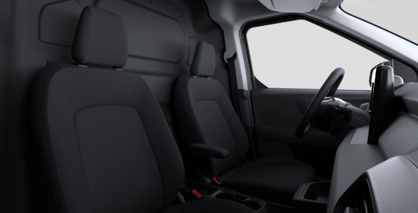 FORD Transit Courier Van Trend BEV 136cv Automatica interior delantera III | Avanti Renting