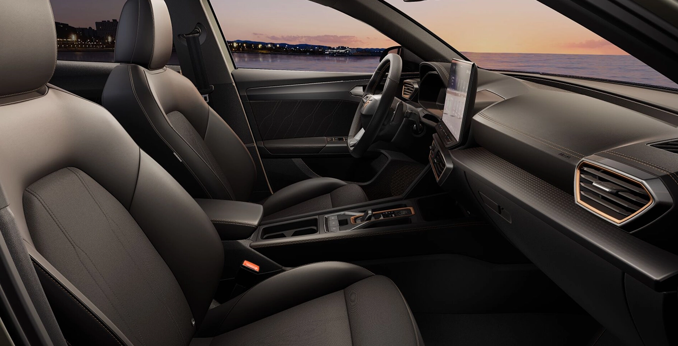 Cupra León 1.5 eTSI 110kW (150CV) DSG 4 Cupra Leon 1.5 eTSI 110kW 150CV DSG interior delantera II | Avanti Renting