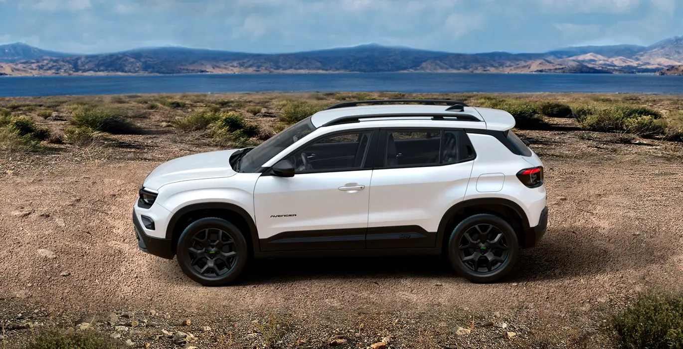 JEEP AVENGER EHYBRID 4xE 136CV (AUTOMÁTICO) 1 JEEP AVENGER EHYBRID 4xE 136CV AUTOMATICO exterior perfil | Avanti Renting