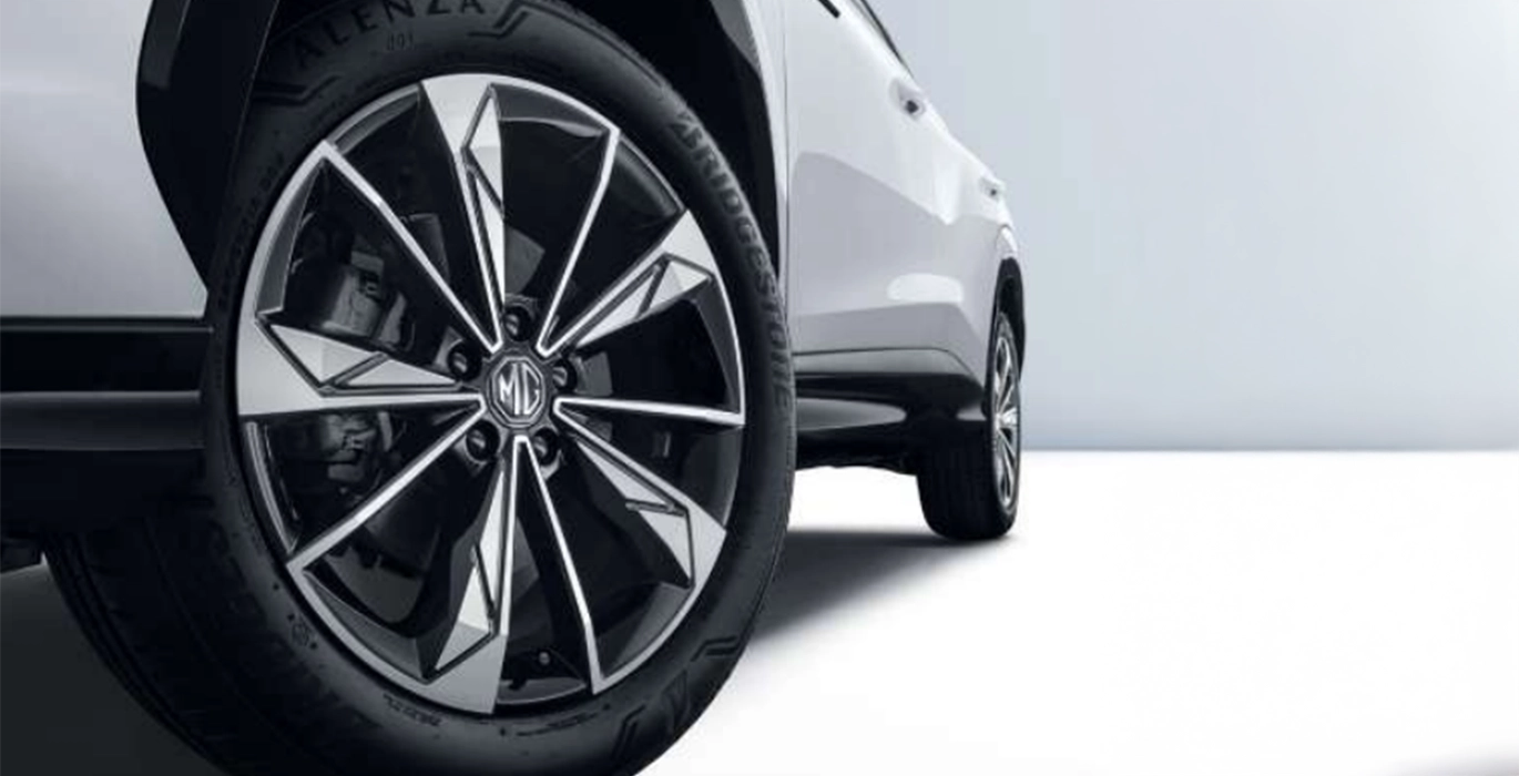 MG EHS 1.5T PHEV Luxury rueda | Avanti Renting