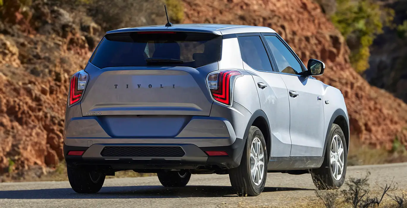 SSANGYONG Tivoli G15 Urban Plus 4x2 exterior trasera 2 | Avanti Renting