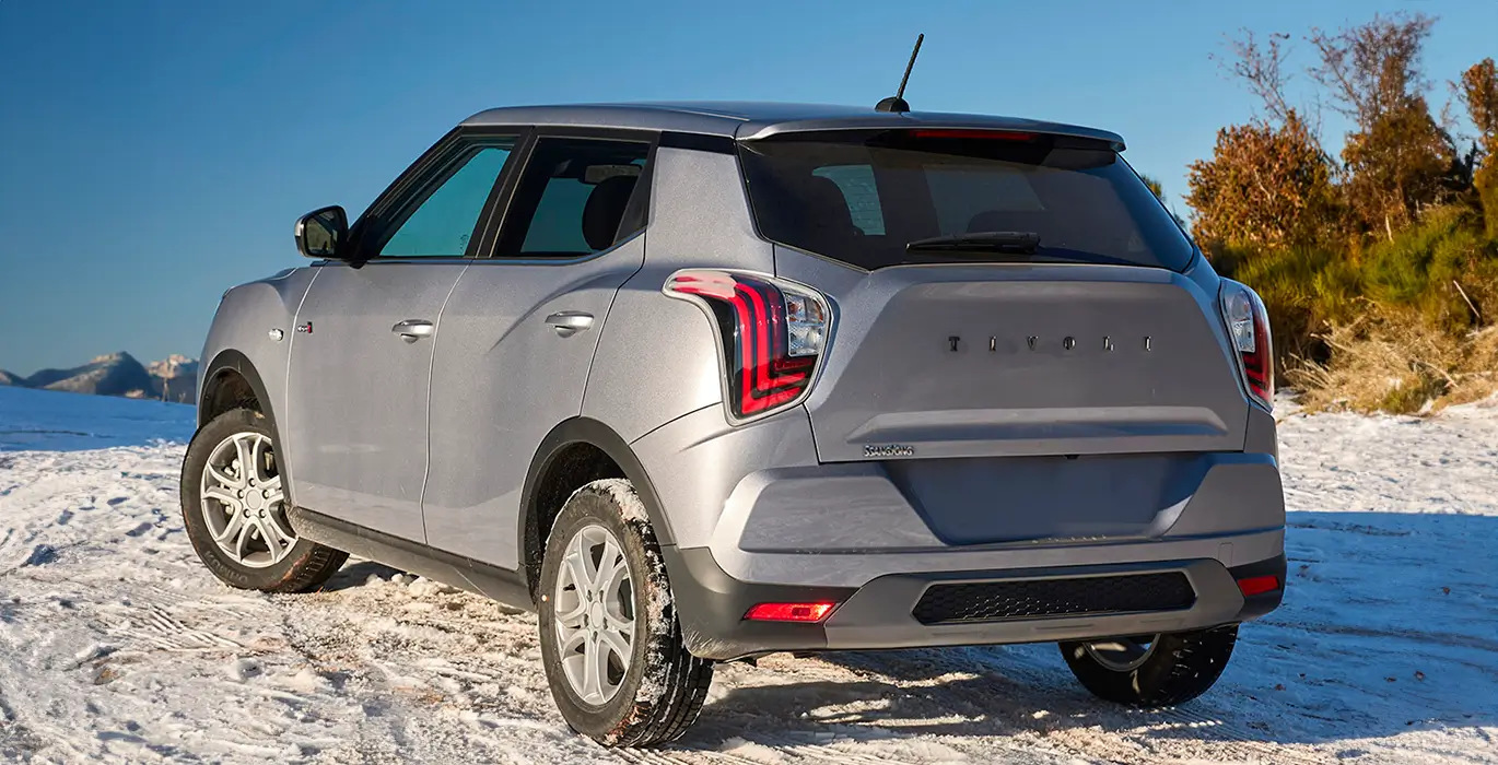 SSANGYONG Tivoli G15 Urban Plus 4x2 exterior trasera | Avanti Renting