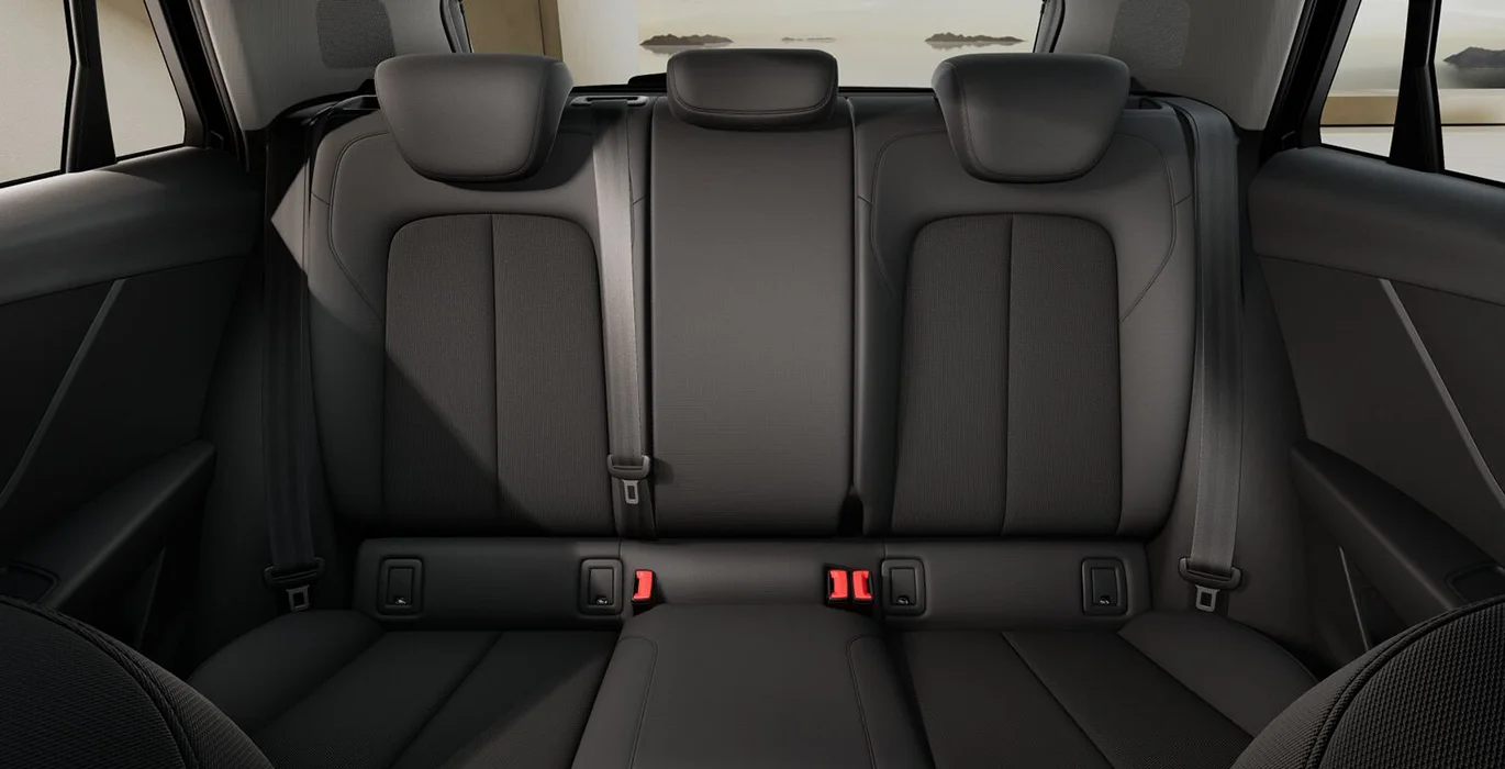 Audi Q2 Advanced 30 TFSI 116cv interior trasera | Avanti Renting