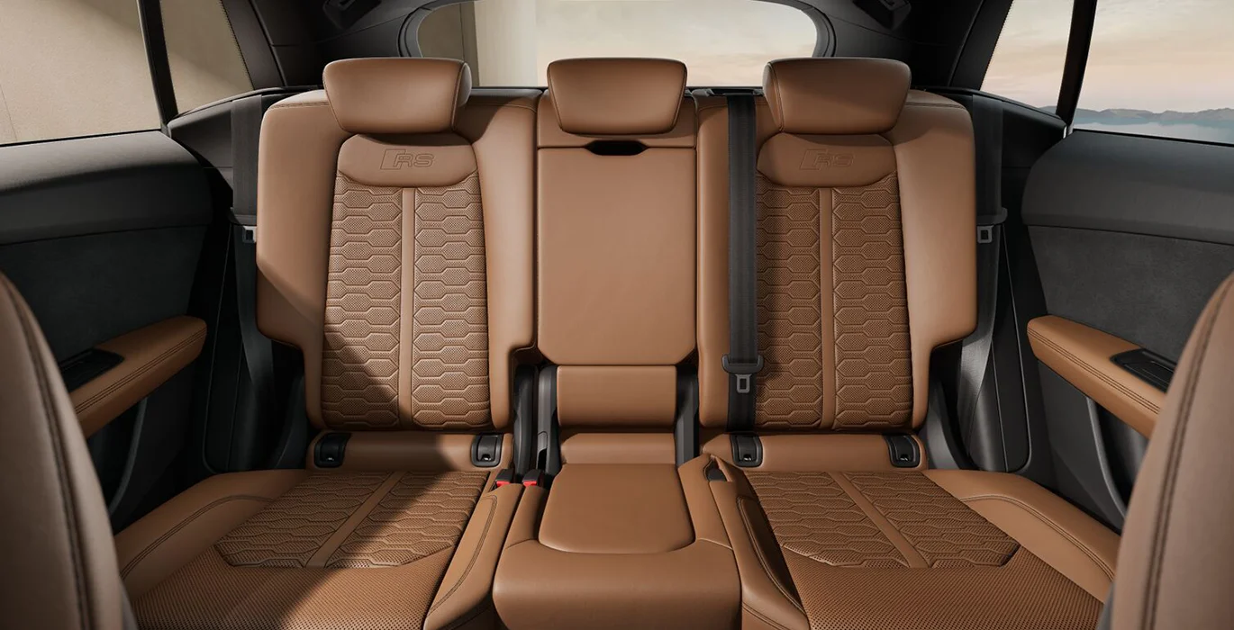 Audi RS Q8 441kW TipTronic 5 Audi RS Q8 441kW TipTronic interior trasera | Avanti Renting