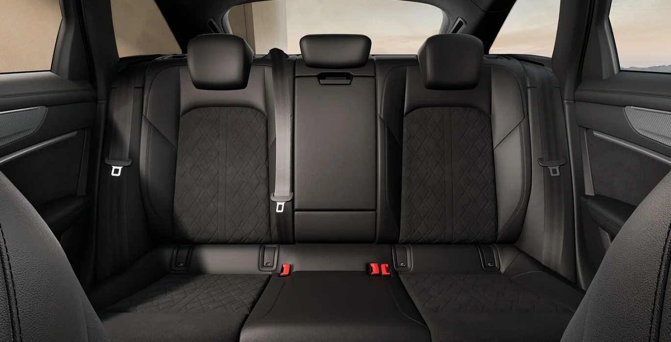 Audi RS6 Avant TFSI Quattro interior trasera | Avanti Renting