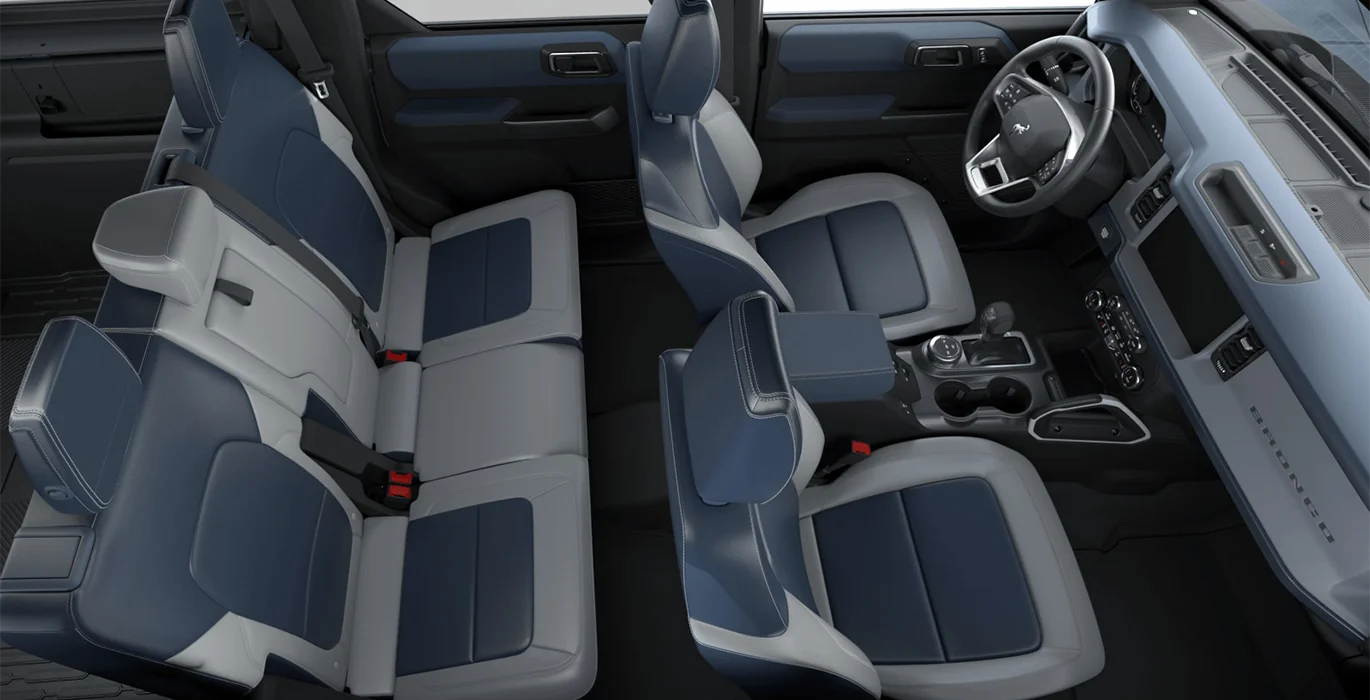 FORD Bronco Outer Banks 2.7 EcoBoost V6 335CV interior trasera | Avanti Renting