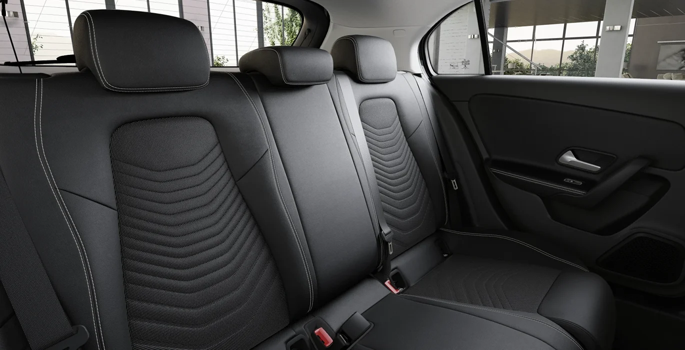 Mercedes Benz Clase A 180 5 Mercedes Benz Clase A 180 interior trasera | Avanti Renting