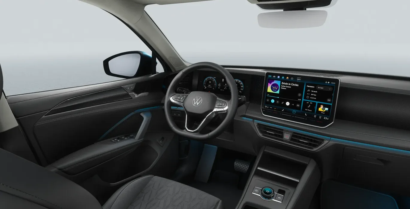 Volkswagen Tiguan Mas 2.0 TDI DSG interior delantera | Avanti Renting