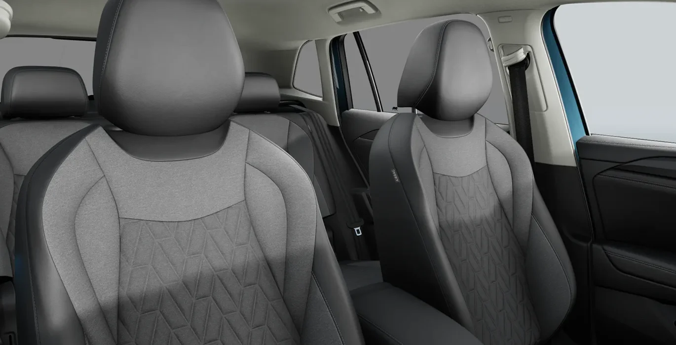 Volkswagen Tiguan Mas 2.0 TDI DSG interior trasera | Avanti Renting