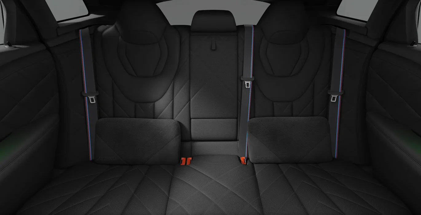BMW XM 50e 350kW interior trasera | Avanti Renting