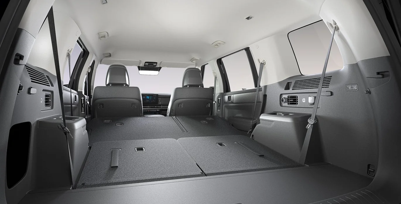 Hyundai Santa Fe Maxx 1.6 T-GDI HEV 215CV 4x4 6AT 5 Hyundai Santa Fe Maxx 1.6 T GDI HEV 215CV 4x4 6AT interior trasera II | Avanti Renting