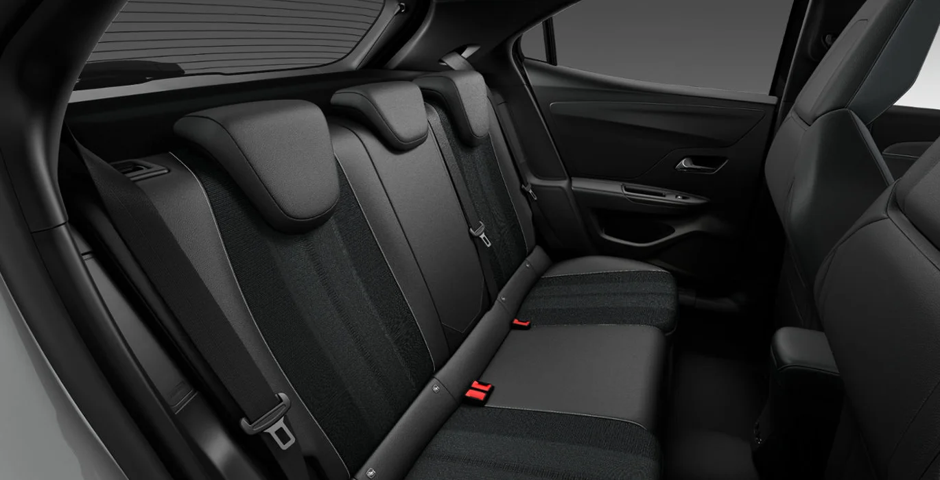 OPEL Mokka 1.2T 100kW GS interior trasera | Avanti Renting